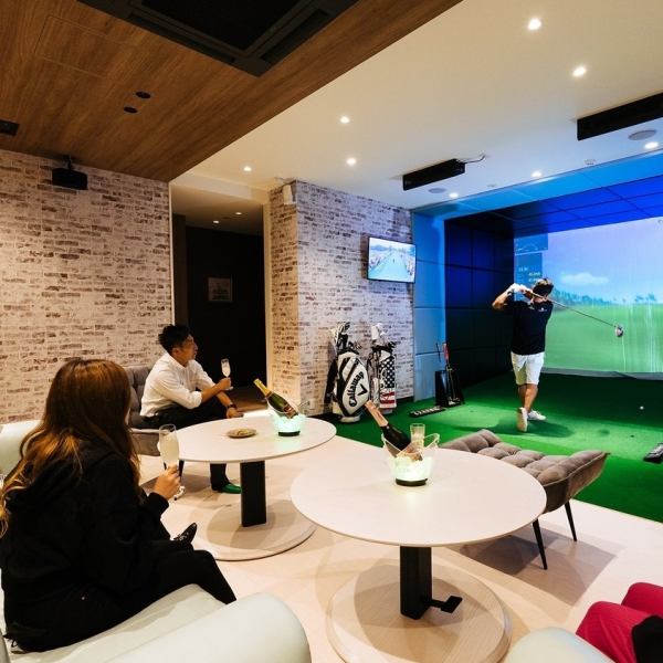 A spacious private room is available.It's a VIP room, so you can enjoy simulation golf, drinks, and meals without worrying about your surroundings.You can also use it for entertainment with like-minded friends! Even year-end parties and New Year parties◎