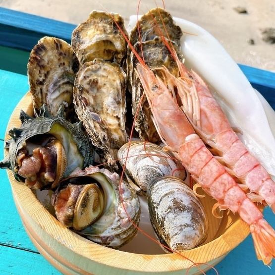 ≪仅限11月～4月≫冬天的牡蛎小屋♪新鲜的海鲜很多！一套3000日元（含税）