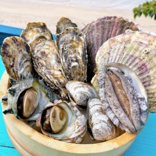 <<Only available from November to April>> Oysters, abalone, scallops... Enjoy the bounty of the sea in luxury ☆ Set B 4,000 yen (tax included)
