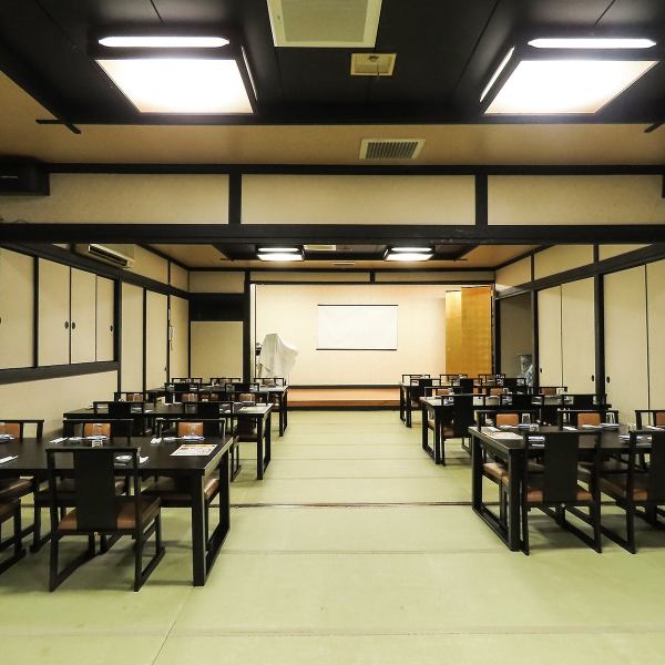 ステージ付の大宴会ができるお部屋があります。様々な小～大宴会を個室でどうぞ。