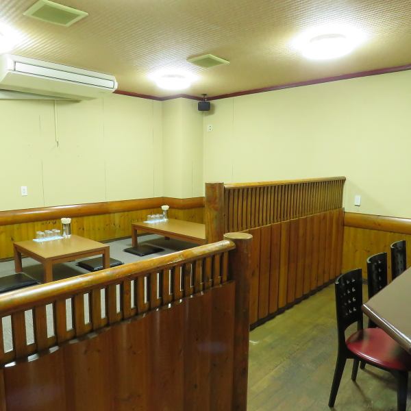 【カウンター席】ライブ感満点のカウンター席で、絶妙なタイミングお食事、お飲物をご提供させて頂きます！人気のカウンター席は横並びに座れるのでデートにもピッタリです◎スタッフと会話を楽しむのも良し！一人でしっぽり飲むのも良し！お一人様でもお気軽にご利用頂けます。