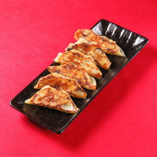 餃子は全て手作り餃子!