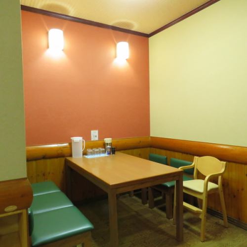 お履き物を脱ぐことがご面倒な方にはテーブル席がおすすめ◎地元の集まりや女子会、同窓会などにご利用ください。