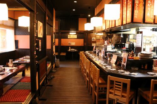 <p>The inside of the store is unified in Japanese, and the signboards hung on the wall have a taste.A comfortable space with gentle soft light.</p>
