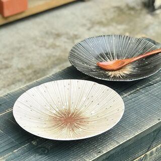 各地に赴いて選りすぐったこだわり和食器もお楽しみあれ