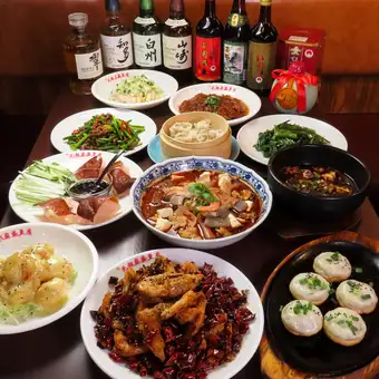 【适合各种宴会】包含2小时畅饮！价格实惠的11道菜套餐，包含我们的招牌麻婆豆腐，仅需4700日元（含税）。