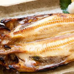 シマホッケの炙り焼/三河鶏の焼手羽先　各