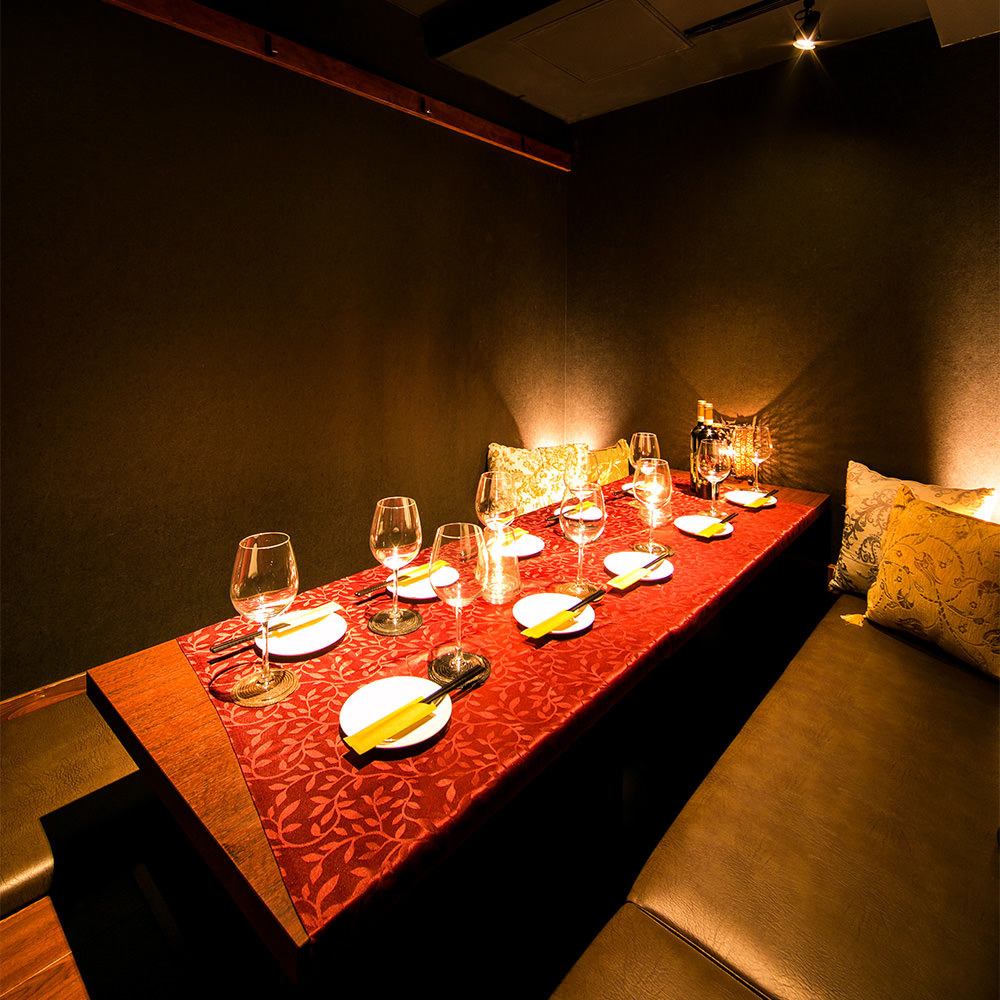 Please relax in a private room with a mature atmosphere.