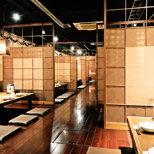 The interior is based on Japanese style ★ The seats have partitions so you can spend time without worrying about the neighbors ♪