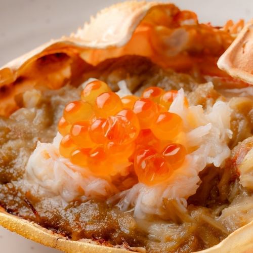 溢れる磯の香りと濃厚な旨み！「蟹甲羅焼」