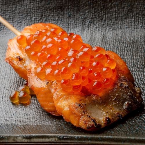 パリッとジューシー！至福の親子共演「サーモン親子串」