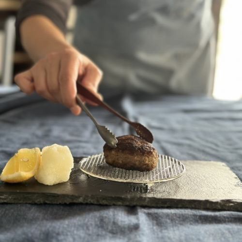 こだわりの食材を使用したハンバーグメニューを各種ご用意!美味しいランチを食べるなら、「猫もしゃもじも」へ!