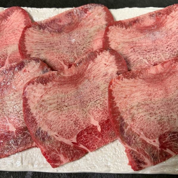 入荷困難な希少部位◆香ばしく焼き上げる至福の一皿≪和牛上タン塩≫2,900円(税込)