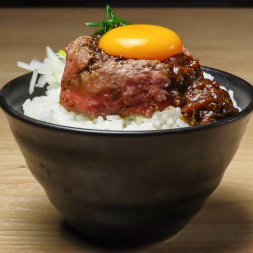 ON　THE　RICE！！とろとろ肉汁と卵黄が混ざり合う！