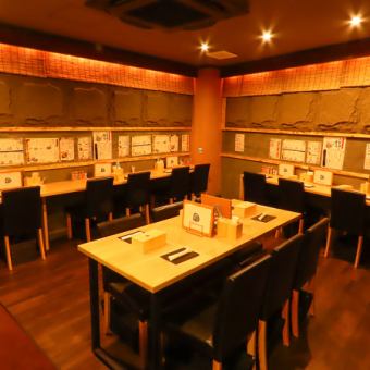 当店では、20名様以下の貸切が可能なスペースをご用意しています。オシャレな空間は、友人や家族との特別な集まりにぴったりです。プライベート感を大切にしながら思い出に残るひとときをお過ごしいただけます！ぜひ、特別なイベントや誕生日などにご利用ください！