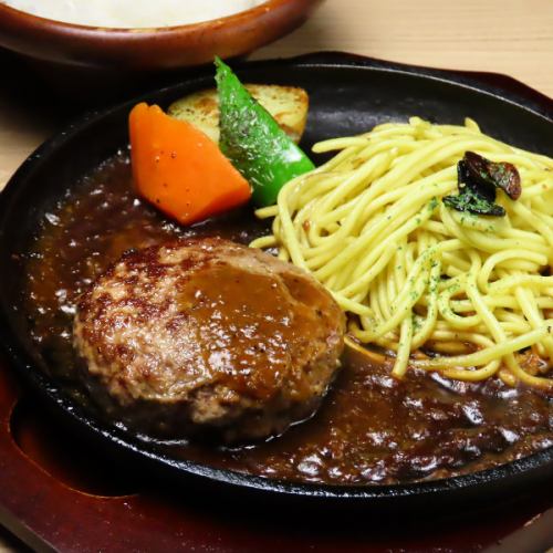 常連さんから圧倒的支持ランチ★石垣牛ハンバーグ×八重山そば★油そば風にハンバーグソースと◎