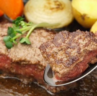 崩さずに、1口分づつスプーンでたっぷりソースと食べる