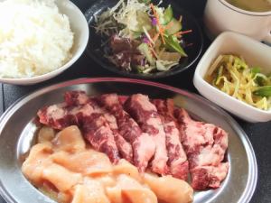 Tender breast meat and domestic beef loin yakiniku