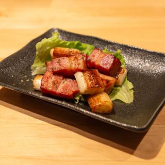 Stir-fried thick-sliced bacon and green onions