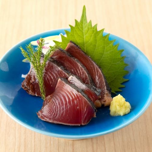 炙りたて鰹のタタキ