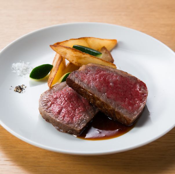 【カウンター席の目の前で焼き上げ】シェアもオススメ　和牛ステーキ～ポムソテー付き～　3200円(税込)