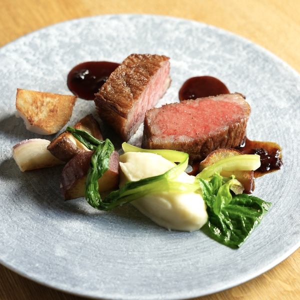 【カウンター席の目の前で焼き上げ】シェアもオススメ 和牛ステーキ~ポムソテー付き~ 3200円(税込)