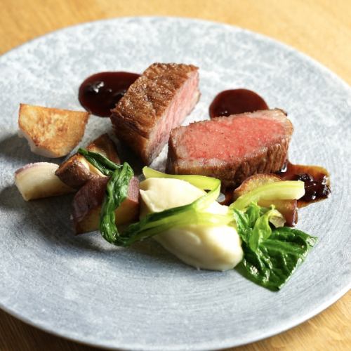 【カウンター席の目の前で焼き上げ】シェアもオススメ 和牛ステーキ~ポムソテー付き~ 3200円(税込)