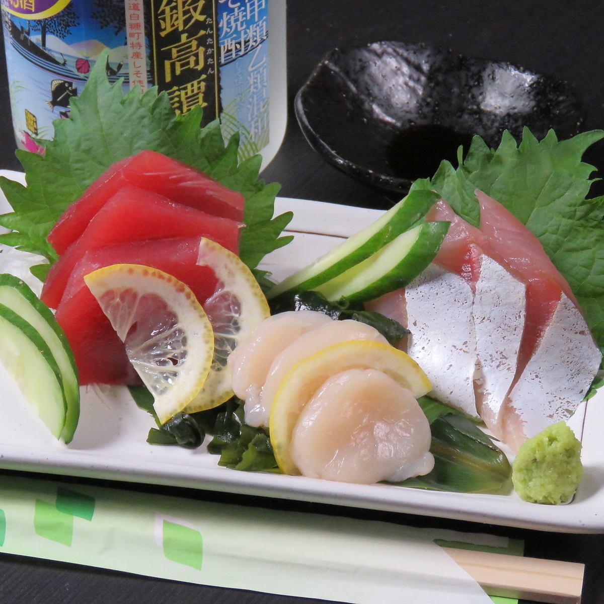 Please enjoy our specialty seafood dishes and sake quickly ★