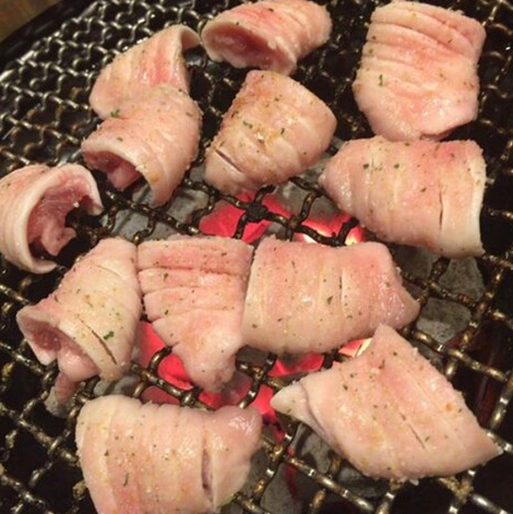 落ち着いた雰囲気の店内でごゆっくり料理をお楽しみください。