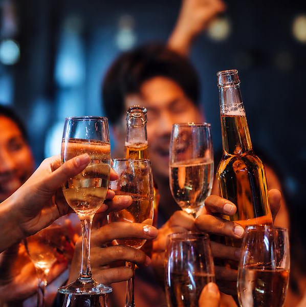 この夜、まだまだ遊びたい。カラオケ・ダーツ・シーシャなどを楽しめる1組貸切のPRIVATE BAR。
