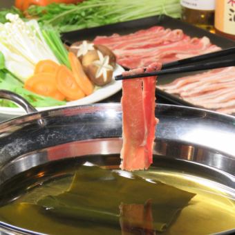 涮锅自助餐“国产牛肉和猪肉涮锅套餐”共10道菜，附3小时无限畅饮5,480日元