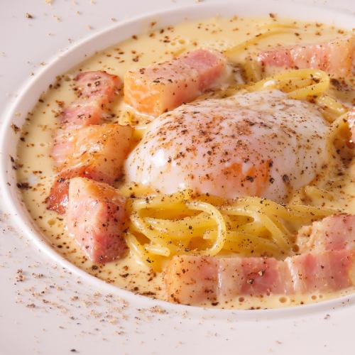 【自慢の自家製のソース】≪淡路麺業の生パスタを使用！≫カルボナーラ 1800円(税込)