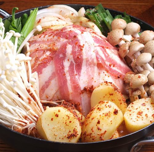 We recommend the delicious sugoroku hotpot, which is popular even in midsummer.