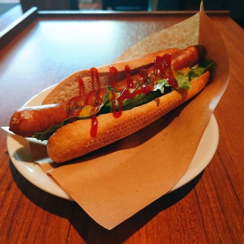 HOT DOG (소시지, 양상추, 피클, 프랑스 빵, 겨자)