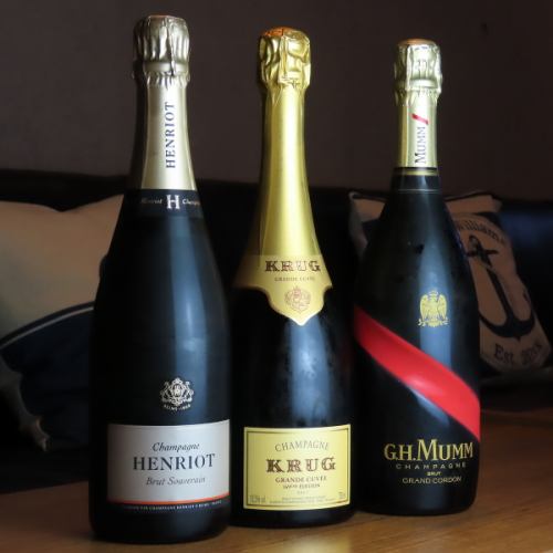 [Perfect for celebrations] Various types of champagne