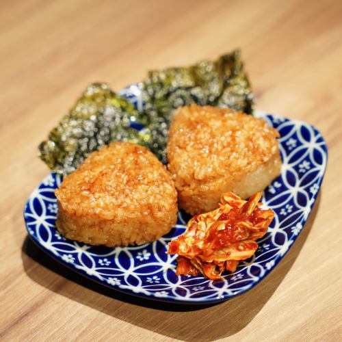 Soy sauce-flavored grilled rice balls