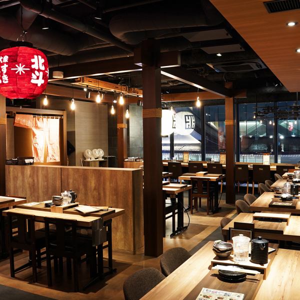 A new style restaurant that can be called a ``sukiyaki izakaya'' where you can enjoy sukiyaki while drinking alcohol is now open!Great for returning home from work, entertaining guests, and various banquets.
