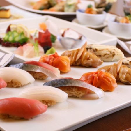 [仅限食物|高级寿司怀石]“江户前寿司套餐”，包括8种顶级寿司和薄卷、新鲜的鱼和时令菜肴