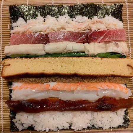 鮨バル流六角巻き ～拘りの江戸前仕立て～　■1本3,000円／ハーフ1,700円