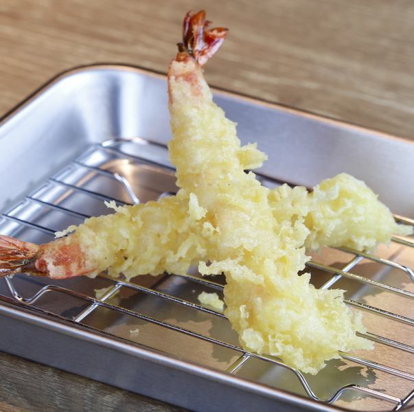 Freshly fried tempura that will be raised in front of you