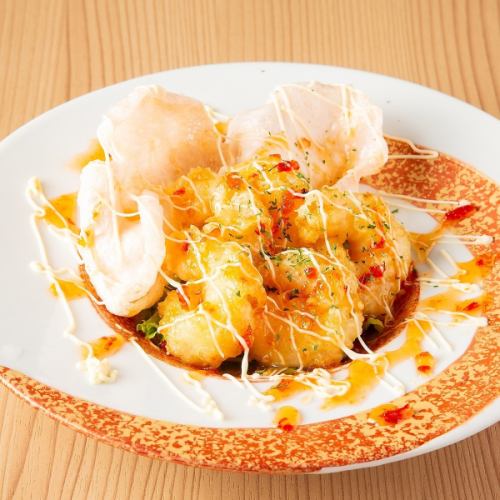 Plump shrimp with mayonnaise and chili sauce