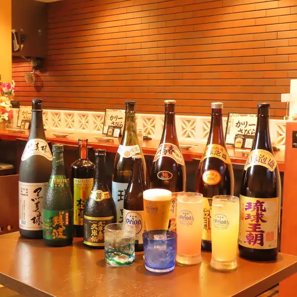【本場の銘酒】沖縄の夜を彩る定番から希少な銘柄まで揃う「２０種類以上の豊富な泡盛」