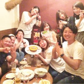 走廊盡頭有一個隱藏的房間…可供 2 至 6 人使用。非常適合女孩外出之夜、生日派對和聯合派對★