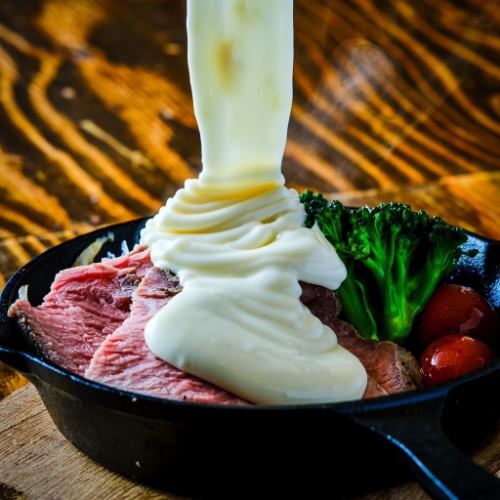 【名物】流れるチーズ　ローストビーフ