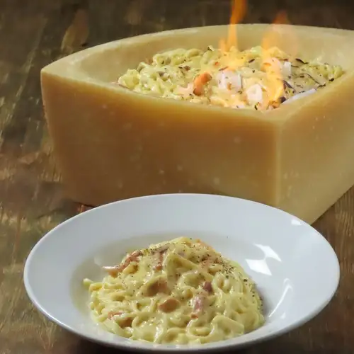 【名物】炎るカルボナーラ