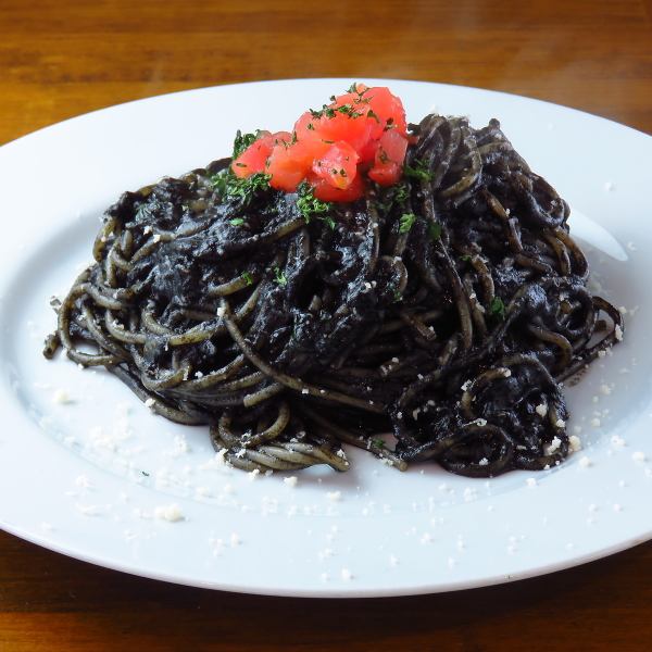 ◇◆An old-fashioned squid pasta that you can rarely taste◆◇A very popular menu using whole squid♪ 1,300 yen (tax included)