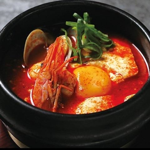추운 날에 추천한 한국 해물 찌개를 준비◎