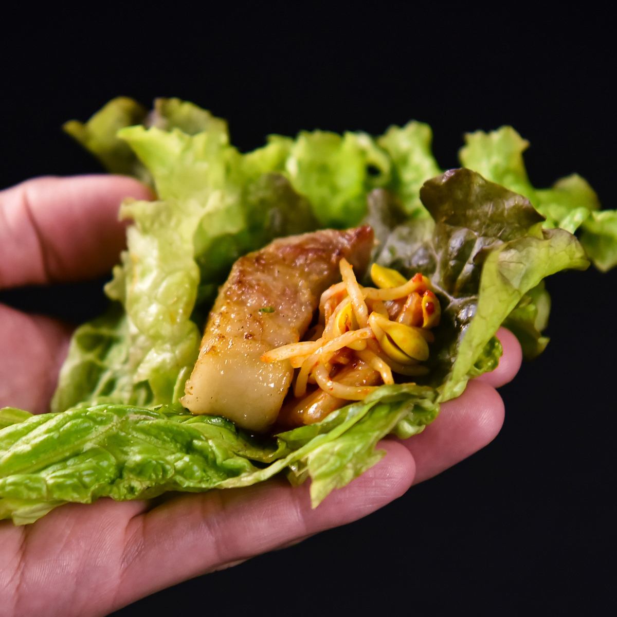 人気の熟成豚のサムギョプサルなど本格的な韓国料理を楽しめる◎