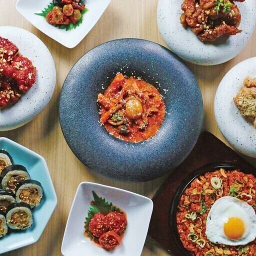 【単品料理も充実！】カルボナーラトッポッキやチゲなどをはじめとする定番の韓国料理も★