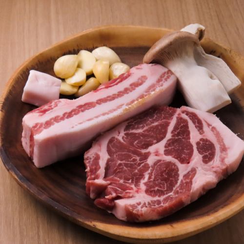 【外はカリッと中はジュワっと】1.5センチの厚切りサムギョプサルはじめ、全5種の熟成お肉を♪